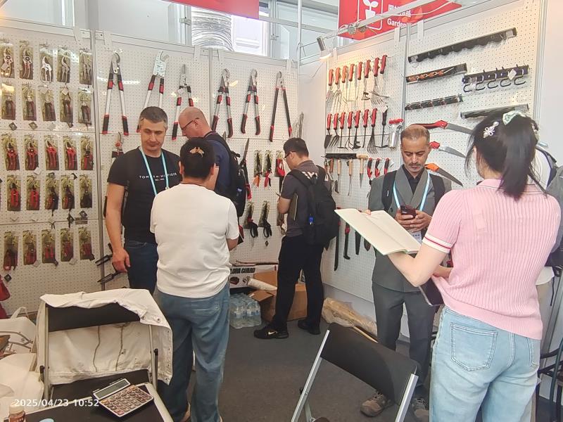 Visitors exploring SUNWELL garden tools at a Canton Fair exhibition booth